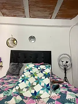 Snapshot of Iris_love18 chatting on 02/24/25, 08:36 Iris love18 online show from 02/24/25, 08:36