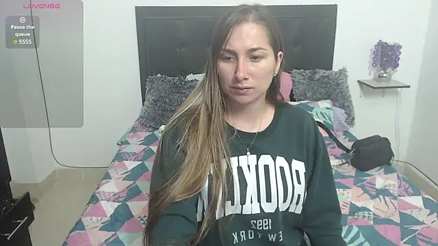 Snapshot of Iris_love18 chatting on 02/26/25, 02:15 Iris love18 online show from 02/26/25, 02:15