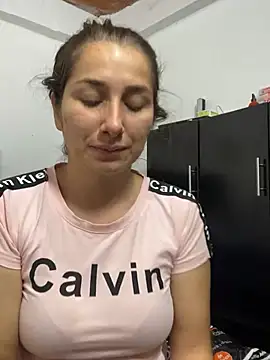 Snapshot of Iris_love18 chatting on 03/02/25, 03:05 Iris love18 online show from 03/02/25, 03:05