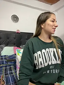 Snapshot of Iris_love18 chatting on 03/06/25, 09:14 Iris love18 online show from 03/06/25, 09:14