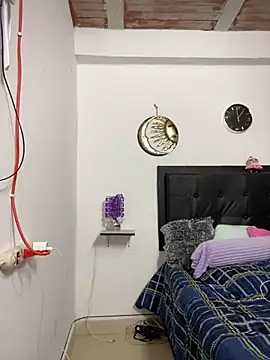 Snapshot of Iris_love18 chatting on 03/06/25, 06:05 Iris love18 online show from 03/06/25, 06:05