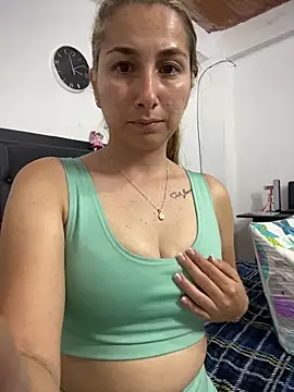 Snapshot of Iris_love18 chatting on 03/17/25, 08:09 Iris love18 online show from 03/17/25, 08:09