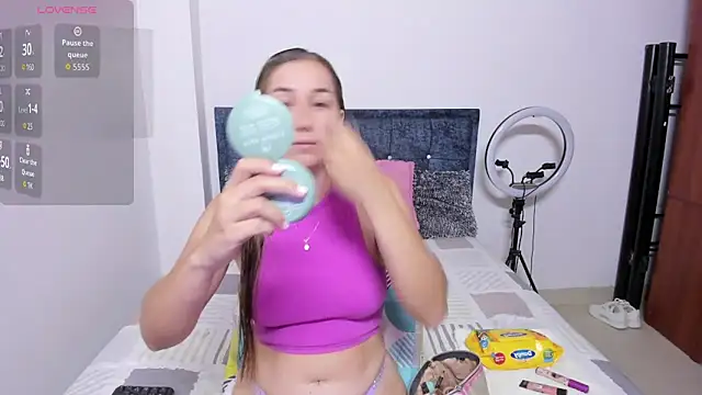 Snapshot of Iris_love18 chatting on 09/13/25, 04:29 Iris love18 online show from 09/13/25, 04:29