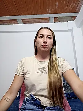 Snapshot of Iris_love18 chatting on 10/02/25, 04:03 Iris love18 online show from 10/02/25, 04:03