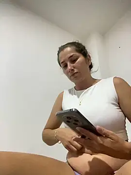 Snapshot of Iris_love18 chatting on 10/04/25, 11:52 Iris love18 online show from 10/04/25, 11:52