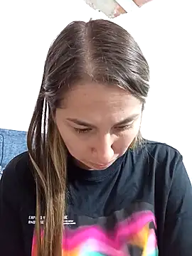 Snapshot of Iris_love18 chatting on 10/12/25, 05:12 Iris love18 online show from 10/12/25, 05:12