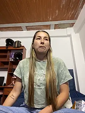 Snapshot of Iris_love18 chatting on 10/15/25, 03:56 Iris love18 online show from 10/15/25, 03:56