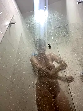 Snapshot of Iris_love18 chatting on 10/24/25, 11:06 Iris love18 online show from 10/24/25, 11:06