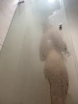 Snapshot of Iris_love18 chatting on 10/25/25, 12:07 Iris love18 online show from 10/25/25, 12:07