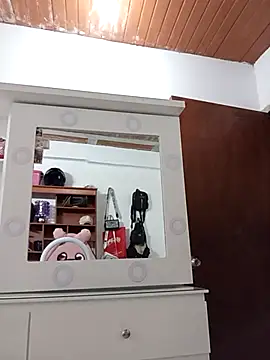 Snapshot of Iris_love18 chatting on 10/27/25, 05:06 Iris love18 online show from 10/27/25, 05:06