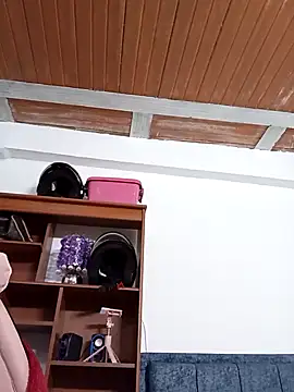 Snapshot of Iris_love18 chatting on 10/28/25, 11:36 Iris love18 online show from 10/28/25, 11:36