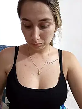 Snapshot of Iris_love18 chatting on 10/29/25, 07:15 Iris love18 online show from 10/29/25, 07:15