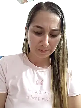 Snapshot of Iris_love18 chatting on 11/02/25, 08:55 Iris love18 online show from 11/02/25, 08:55