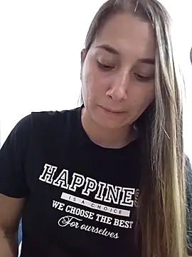 Snapshot of Iris_love18 chatting on 11/18/25, 08:46 Iris love18 online show from 11/18/25, 08:46