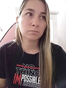 Snapshot of Iris_love18 chatting on 11/19/25, 09:37 Iris love18 online show from 11/19/25, 09:37