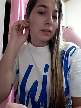 Snapshot of Iris_love18 chatting on 12/15/25, 12:15 Iris love18 online show from 12/15/25, 12:15