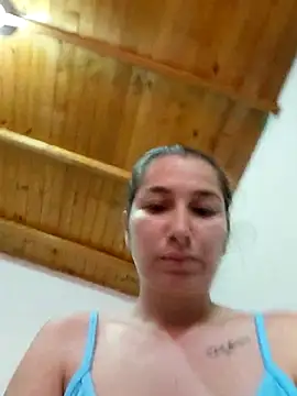 Snapshot of Iris_love18 chatting on 12/19/25, 02:24 Iris love18 online show from 12/19/25, 02:24