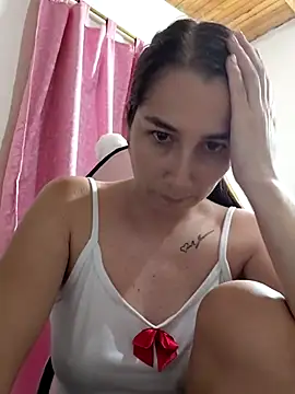 Snapshot of Iris_love18 chatting on 01/11/26, 11:43 Iris love18 online show from 01/11/26, 11:43