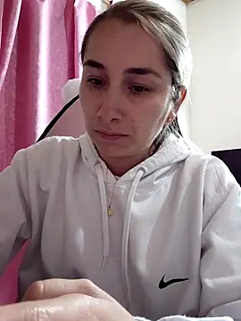 Snapshot of Iris_love18 chatting on 03/19/26, 02:37 Iris love18 online show from 03/19/26, 02:37