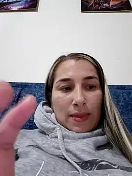 Snapshot of Iris_love18 chatting on 03/25/26, 03:45 Iris love18 online show from 03/25/26, 03:45