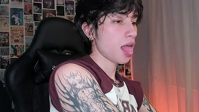 Snapshot of liamelf chatting on 12/27/24, 07:08 liamelf online show from 12/27/24, 07:08