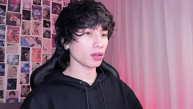 Snapshot of liamelf chatting on 01/14/25, 03:32 liamelf online show from 01/14/25, 03:32