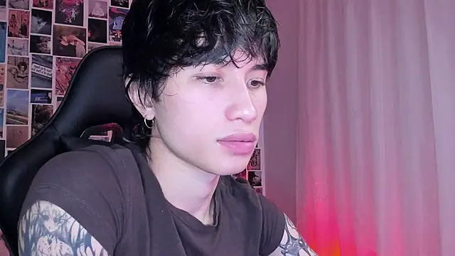 Snapshot of liamelf chatting on 02/13/25, 05:16 liamelf online show from 02/13/25, 05:16