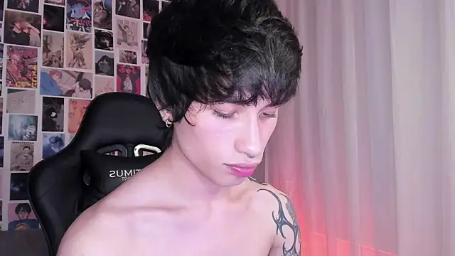 Snapshot of liamelf chatting on 03/08/25, 04:56 liamelf online show from 03/08/25, 04:56