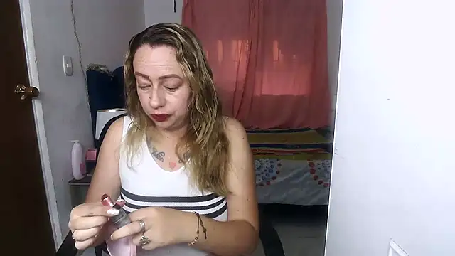 Snapshot of Chanel_87xxx chatting on 03/26/26, 10:26 Chanel 87xxx online show from 03/26/26, 10:26