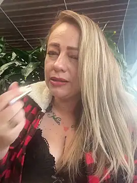 Snapshot of Chanel_87xxx chatting on 04/15/26, 08:53 Chanel 87xxx online show from 04/15/26, 08:53