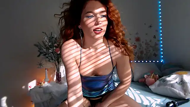 Snapshot of Poisson_Eva chatting on 12/01/25, 10:48 Poisson Eva online show from 12/01/25, 10:48