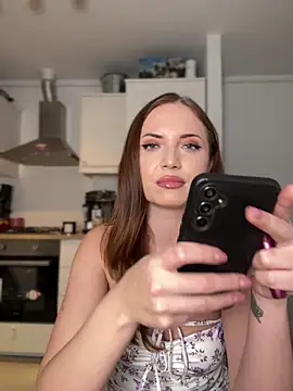 Snapshot of AvaGianna chatting on 11/04/25, 02:16 AvaGianna online show from 11/04/25, 02:16