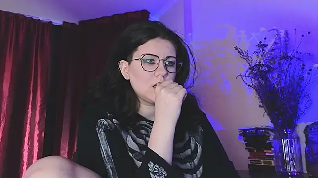 Laura Karamazov online show from 12/21/24, 08:39