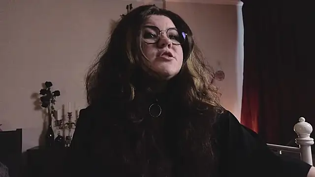 Laura Karamazov online show from 02/11/26, 09:47