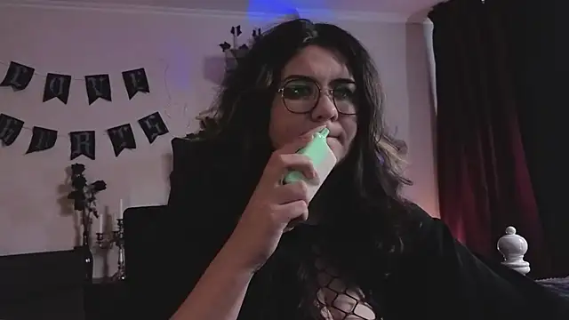 Laura Karamazov online show from 02/19/26, 09:49