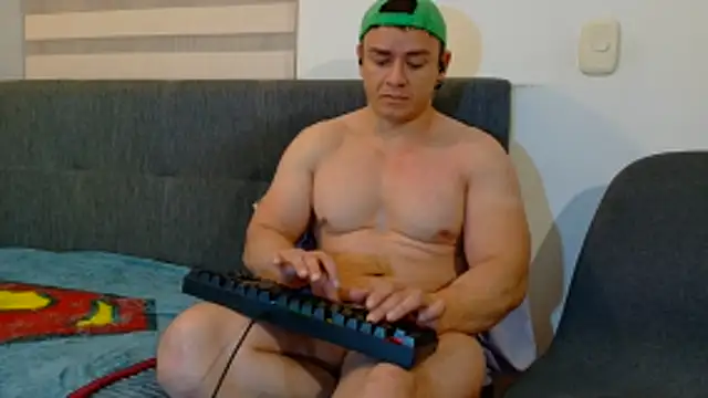 Snapshot of MarksMuscle chatting on 05/06/26, 02:08 MarksMuscle online show from 05/06/26, 02:08