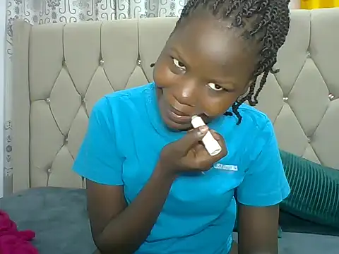 Snapshot of Creamy_Hotpussy25 chatting on 11/21/25, 12:10 Creamy Hotpussy25 online show from 11/21/25, 12:10