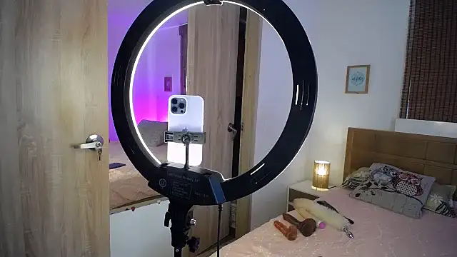 ShanonLe online show from 01/22/25, 04:44