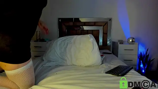 Lucyerobbie online show from 01/05/25, 11:44