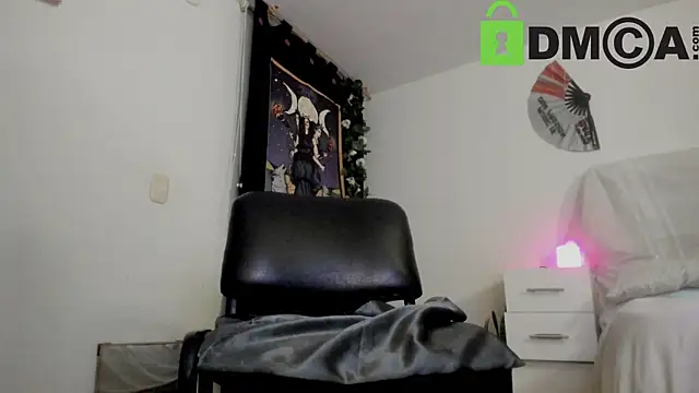 Lucyerobbie online show from 03/10/25, 04:38