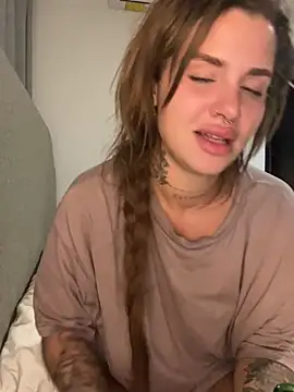 EmiliaCatalina online show from 01/05/25, 10:29