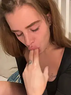 EmiliaCatalina online show from 02/23/25, 11:36