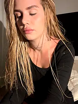 EmiliaCatalina online show from 09/13/25, 01:27