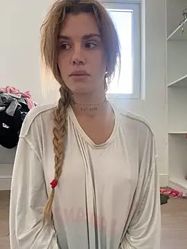 EmiliaCatalina online show from 11/20/25, 04:40