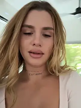 EmiliaCatalina online show from 11/22/25, 07:46