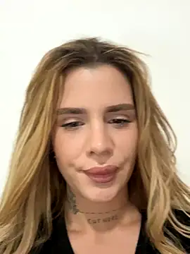 EmiliaCatalina online show from 12/02/25, 07:31