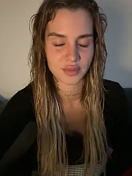 EmiliaCatalina online show from 02/03/26, 11:43