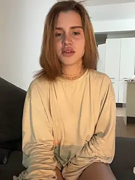 EmiliaCatalina online show from 03/11/26, 09:32