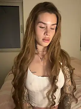 Snapshot of EmiliaCatalina chatting on 05/01/26, 12:59 EmiliaCatalina online show from 05/01/26, 12:59