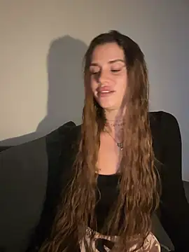 Snapshot of EmiliaCatalina chatting on 05/28/26, 11:13 EmiliaCatalina online show from 05/28/26, 11:13